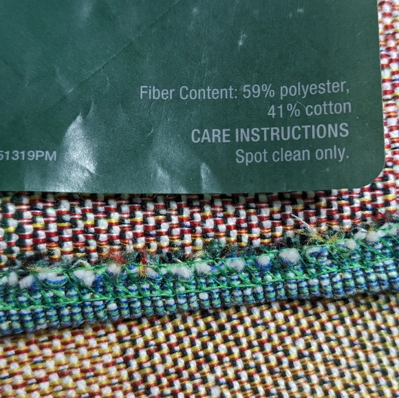 Christmas seasonal designed set of 4 placemats & 1 matching table runner E-2 - Picture 9 of 9